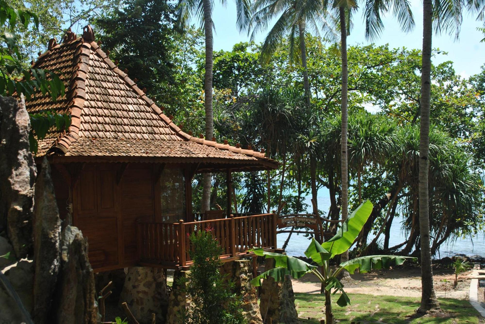 Alam Kita Hotel Karimunjawa Ngoại thất bức ảnh